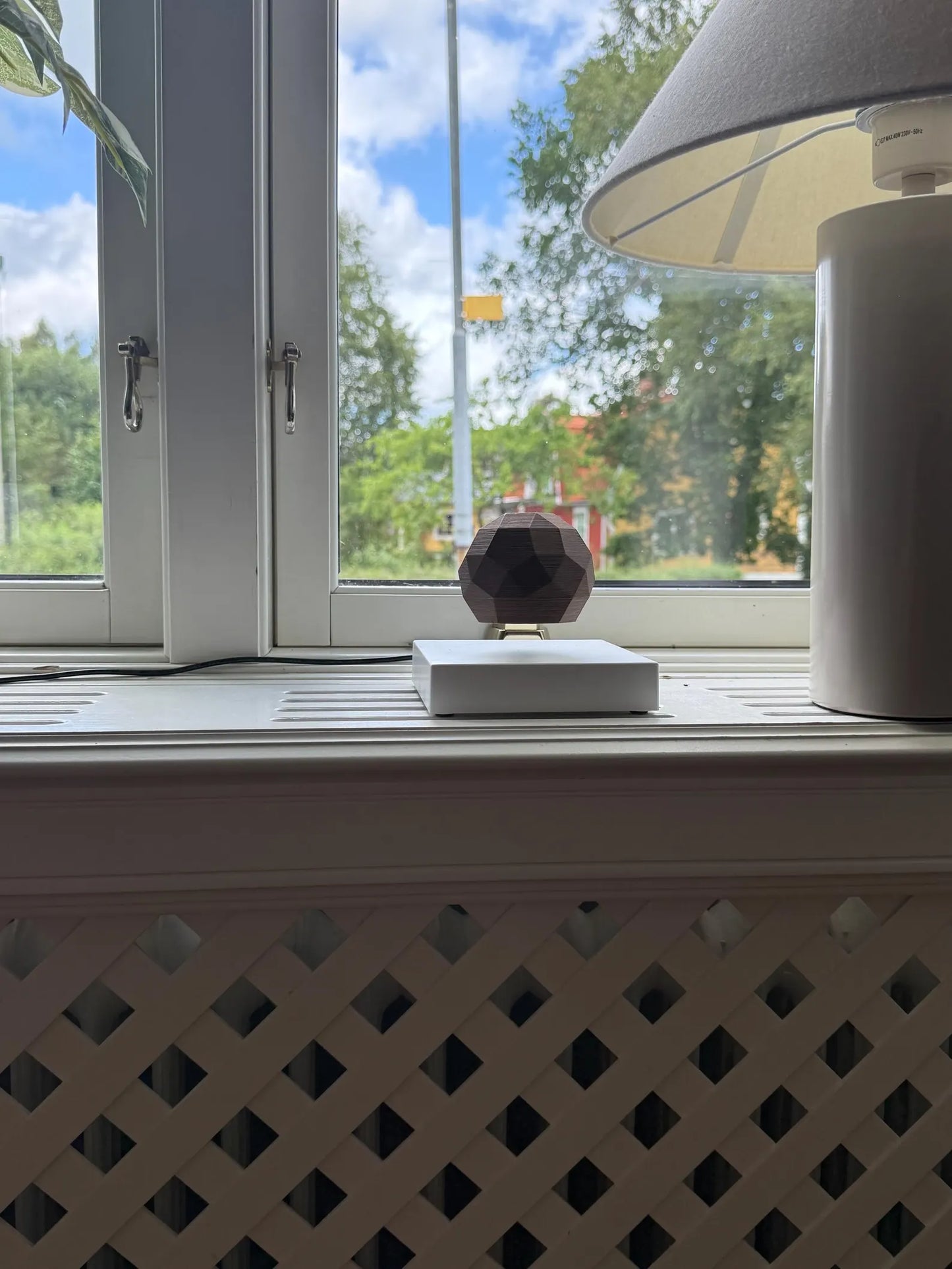 Geode - Levitating Art Piece