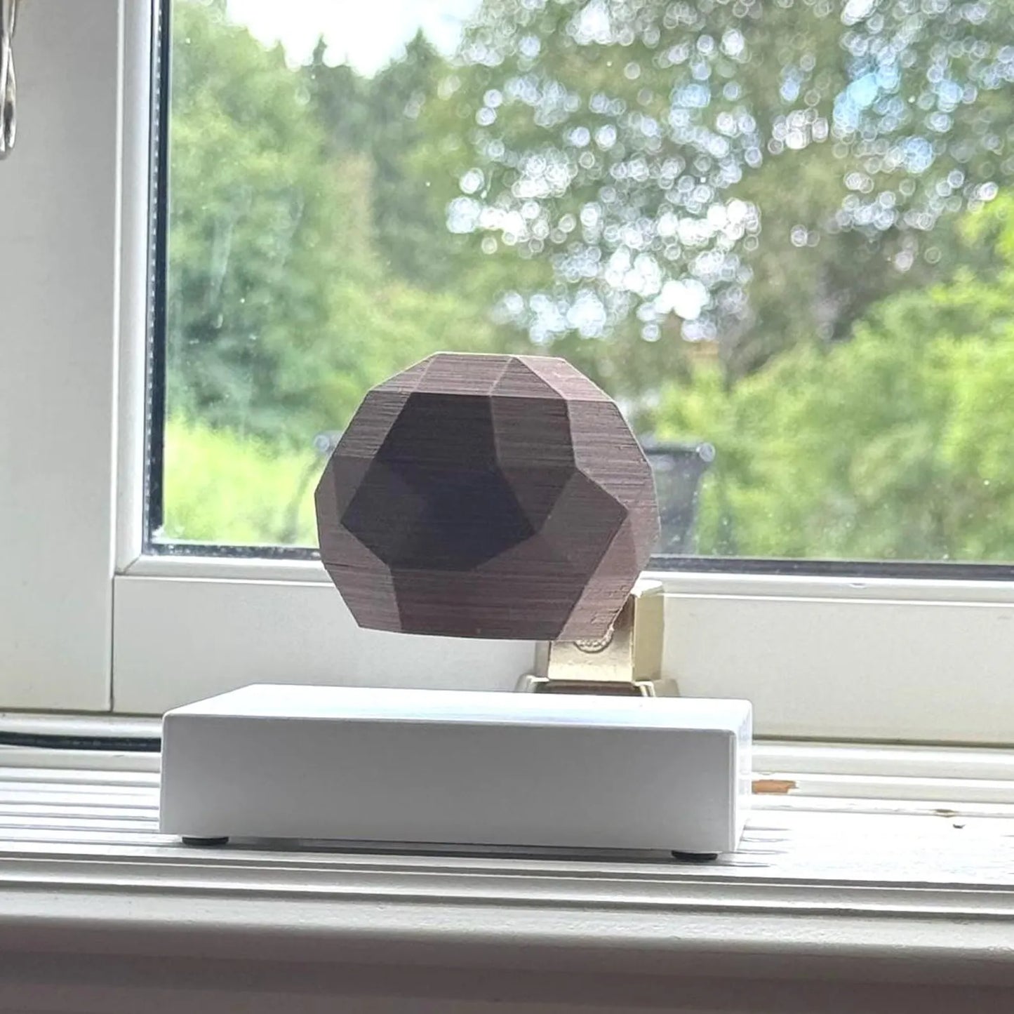 Geode - Levitating Art Piece